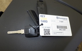 HUSQVARNA SVARTPILEN 401 2025