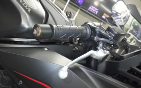 HONDA CBR650R E-Clutch 2025 RH17