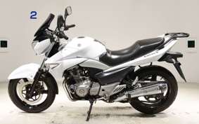 SUZUKI GSR250 2010