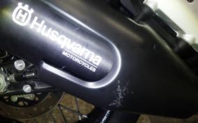 HUSQVARNA SVARTPILEN 401 2021