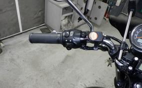 TRIUMPH BONNEVILLE T100 2013