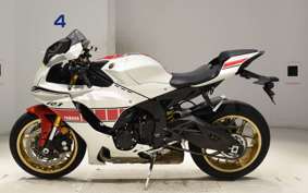YAMAHA YZF-R1 2022