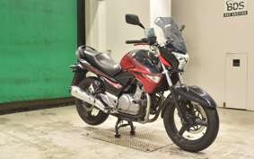 SUZUKI GSR250 2012