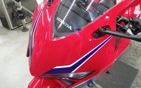 HONDA CBR650R E-Clutch 2025 RH17