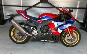 HONDA CBR1000RR-R FB SP 2023 SC82