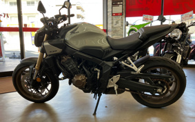 HONDA CB650R E-Clutch 2025 RH17