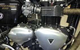 TRIUMPH THRUXTON 900 2015