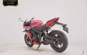 HONDA CBR650R E-Clutch 2025 RH17