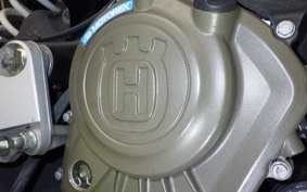 HUSQVARNA SVARTPILEN 125