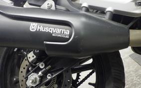 HUSQVARNA SVARTPILEN 250