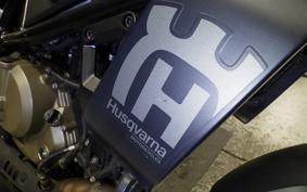 HUSQVARNA SVARTPILEN 401 2024