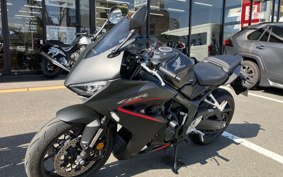 HONDA CBR650R E-Clutch 2025 RH17