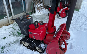 HONDA  SNOW BLOWER  MACHINE 