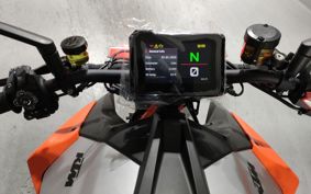 KTM 1290 SUPER  DUKE R V3940