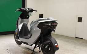 HONDA EM1 e: 2010 EF16