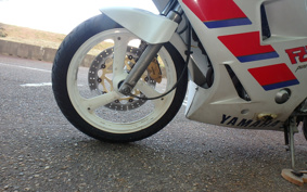 YAMAHA FZR250 2KR