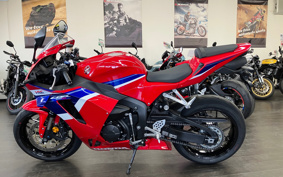 HONDA CBR600RR 2024 PC40