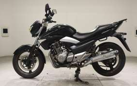 SUZUKI GSR250