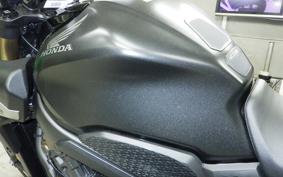 HONDA CB650R E-Clutch 2025 RH17