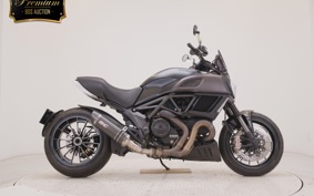 DUCATI DIAVEL 2015
