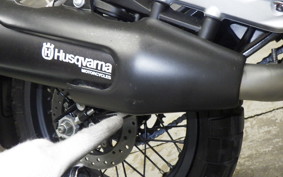 HUSQVARNA SVARTPILEN 401 2021