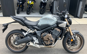 HONDA CB650R E-Clutch 2025 RH17