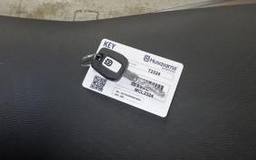 HUSQVARNA SVARTPILEN 401 2023