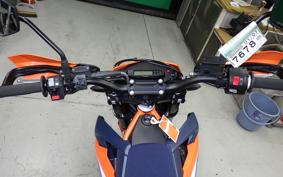 KTM 690 SMC R 2025