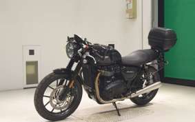 TRIUMPH STREET TWIN