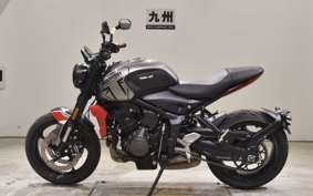 TRIUMPH TRIDENT 660