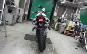 TRIUMPH STREET TRIPLE 2009