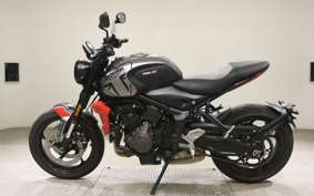 TRIUMPH TRIDENT 660 2025