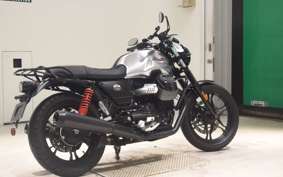 MOTO GUZZI V7 STONE 3