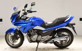 SUZUKI GSR250S