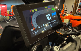 KTM 1290 SUPER DUKE GT V6940