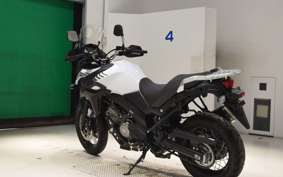 SUZUKI Vｽﾄﾛｰﾑ650XTA 2018 C733A