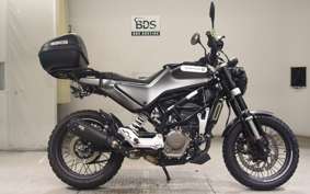 HUSQVARNA SVARTPILEN 125 2010
