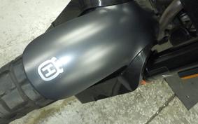 HUSQVARNA SVARTPILEN 401 2021