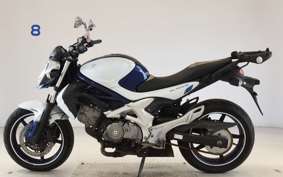 SUZUKI ｸﾞﾗﾃﾞｨｳｽ400 2010 VK58A