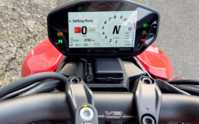DUCATI STREET FIGHTER V2 2023