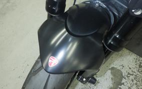 DUCATI DIAVEL 2015