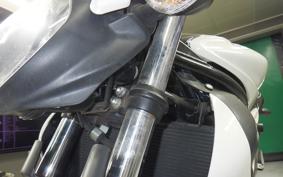 SUZUKI ｸﾞﾗﾃﾞｨｳｽ650 2013