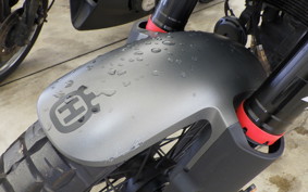 HUSQVARNA SVARTPILEN 401 2025