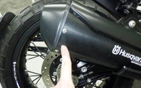 HUSQVARNA SVARTPILEN 401 2022