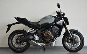 HONDA CB650R E-Clutch 2024 RH17