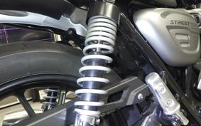 TRIUMPH STREET TWIN 2022