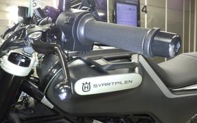 HUSQVARNA SVARTPILEN 125