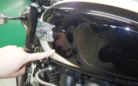 TRIUMPH BONNEVILLE T100 2010