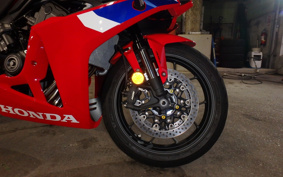 HONDA CBR650R E-Clutch 2025 RH17