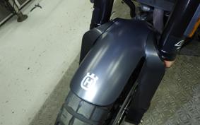 HUSQVARNA SVARTPILEN 401 2021
